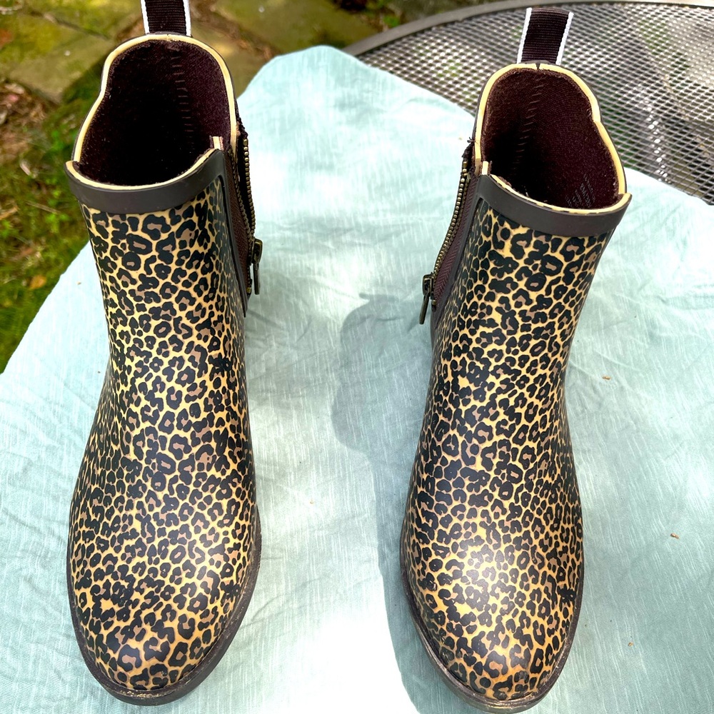 LUCKY BRAND Leopard Comfy Rain Booties Size 8